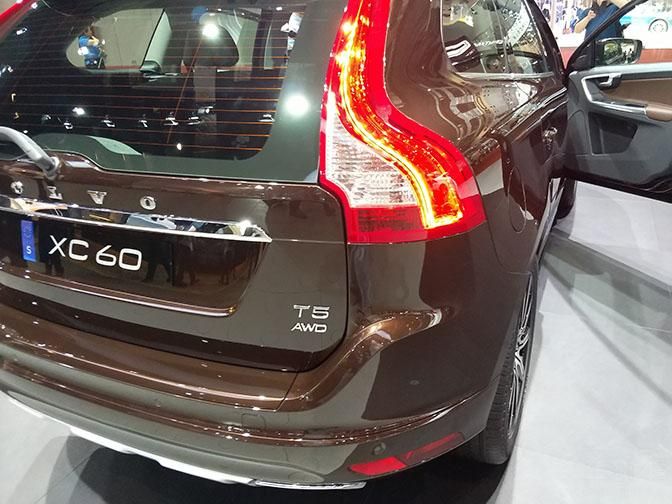 XC60صǸϵ2.0߹ʰ汾180kW/5500rpmֵŤ350Nm/1500-4800rpmӲϿѲѷɫھǡ