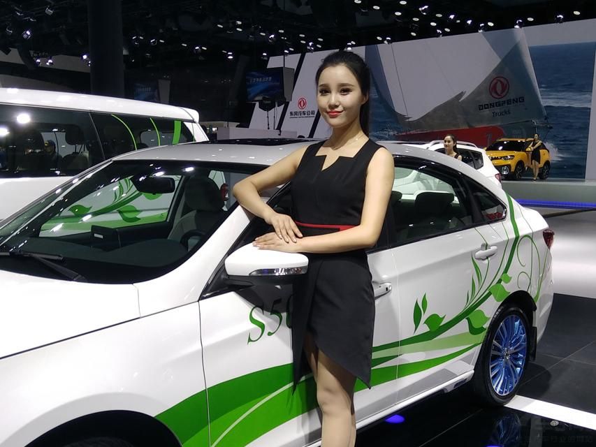 ��ͦ�ı��ӣ������еĺ촽��ʱȴ��������Ŀѣ��Ц�ݡ� 