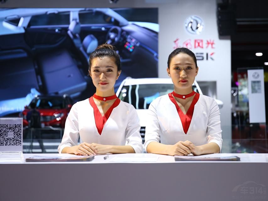 ��Ũ�ܵ�ü����ͦ�ıǣ������Ĵ��Σ���һ���������Ÿ߹������š�