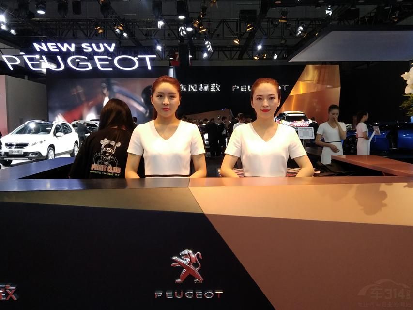 ����΢Բ,��ò����,һ˫�����۾���ڹ���,���Ҳ���Դ���Ц�⡣