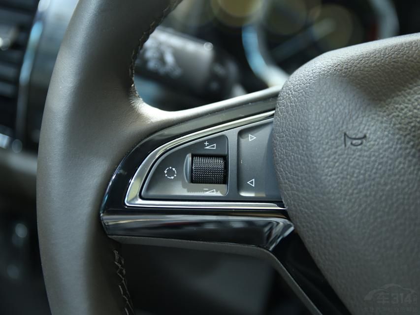 �������һ����ڵ�Ӱ�ӣ����忴��ȥ�ܾӼ�ʵ�á�