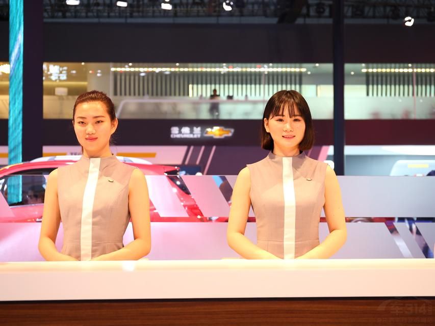 �ұ���Ů����΢΢���̣�����һ����Ƥ�ĸо����Ե�ʮ�ֿɰ���