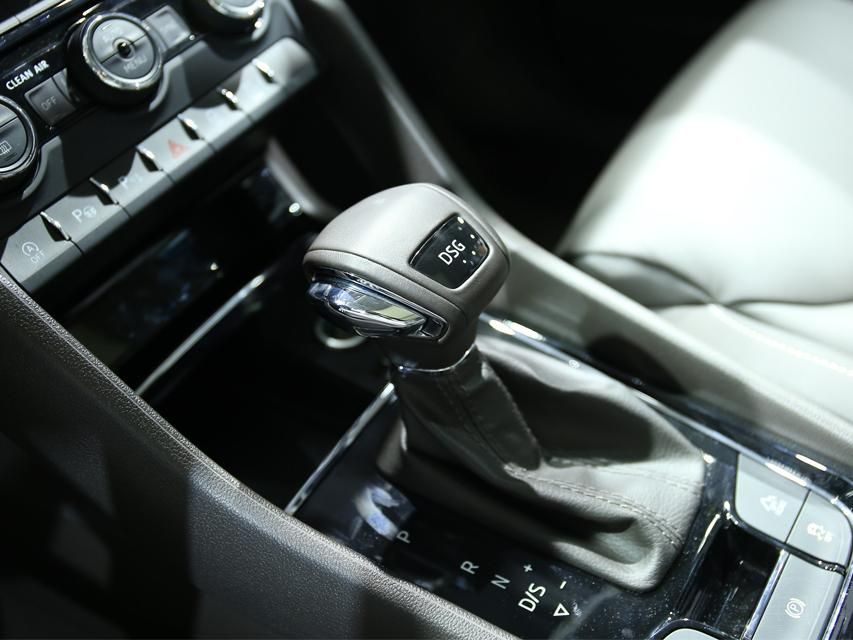 �µ��ǿ˵����β����˶Գ���ơ�