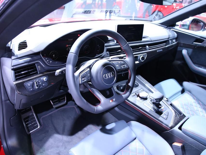 �߷����������ɫ��