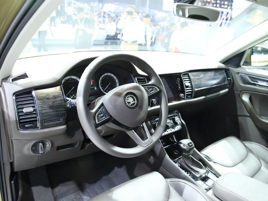 ��һ�ۿ���ȥ�µ��ǿ˳��ú�˧������ͬ������ֵ�������Ǹߵġ�