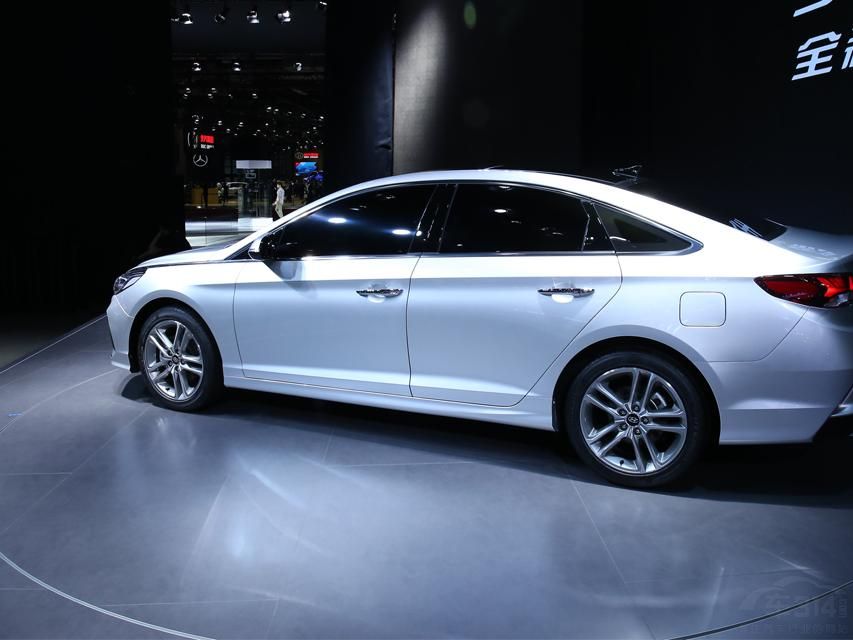 ���˶����¿��������Ž����Ϊ��ɫ��״ʽ���͡�