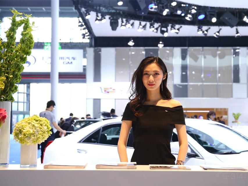 �ƹ���ϵ�ǡ���ô���������Ũ�ܵĽ�ë���Ȼ�������Ըз���˫������ʱ�޿̲�͸¶�����ַ��顣