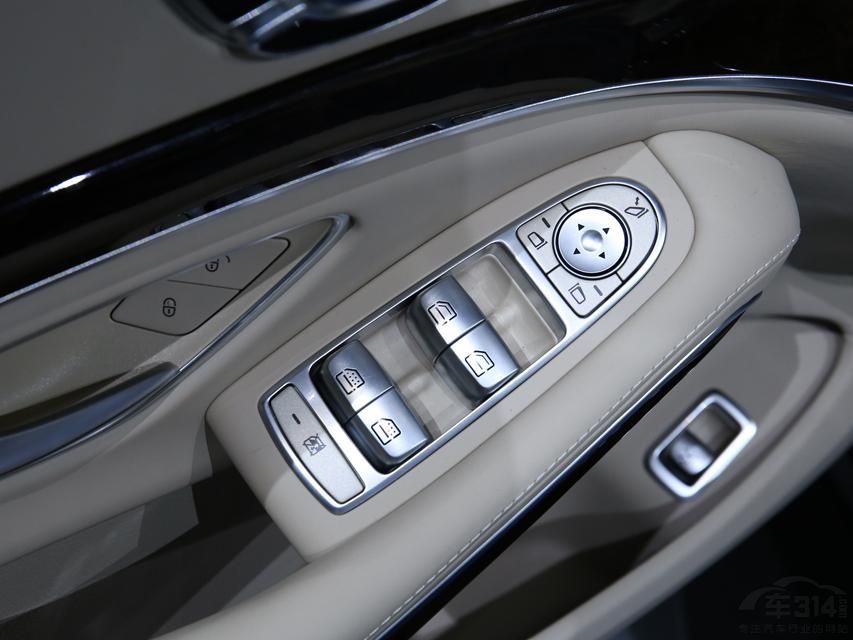 ��ʹ��������ʽ�๦�ܷ������滻�ֿ�͵���ơ�