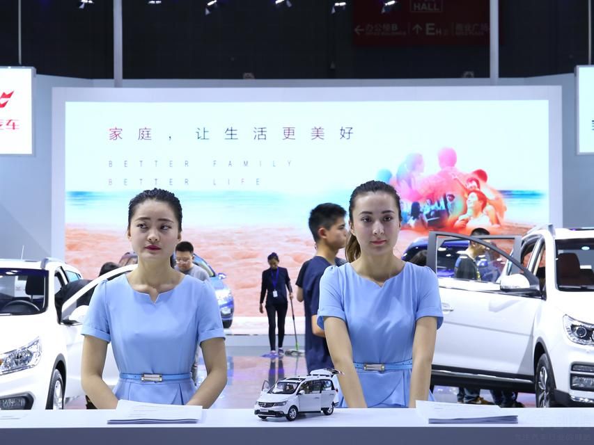 ���һ��ץ�ģ���������ǵ���˿�������ȣ�͸��һ��������֪�������޵е����š�