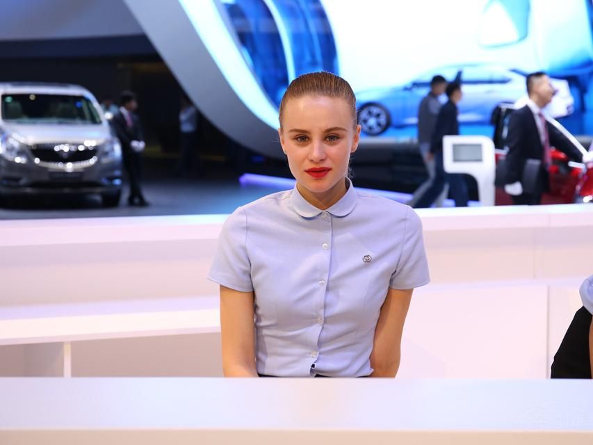 �����۾�����ϸϸ�����ģ����Ǻ�����ɣ�һЦ�ͱ���������졣