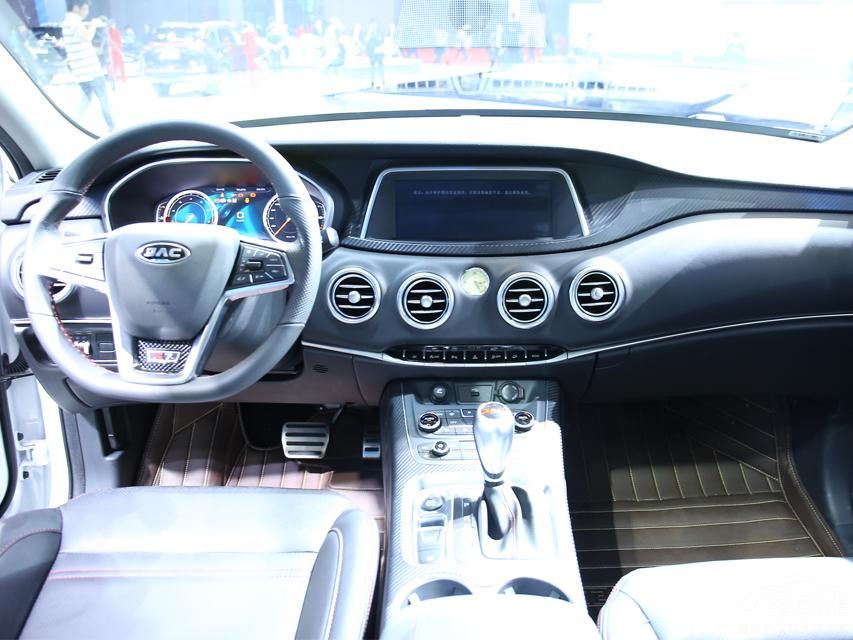 �ر����п�̨�����Լ�Բ�γ������ơ�