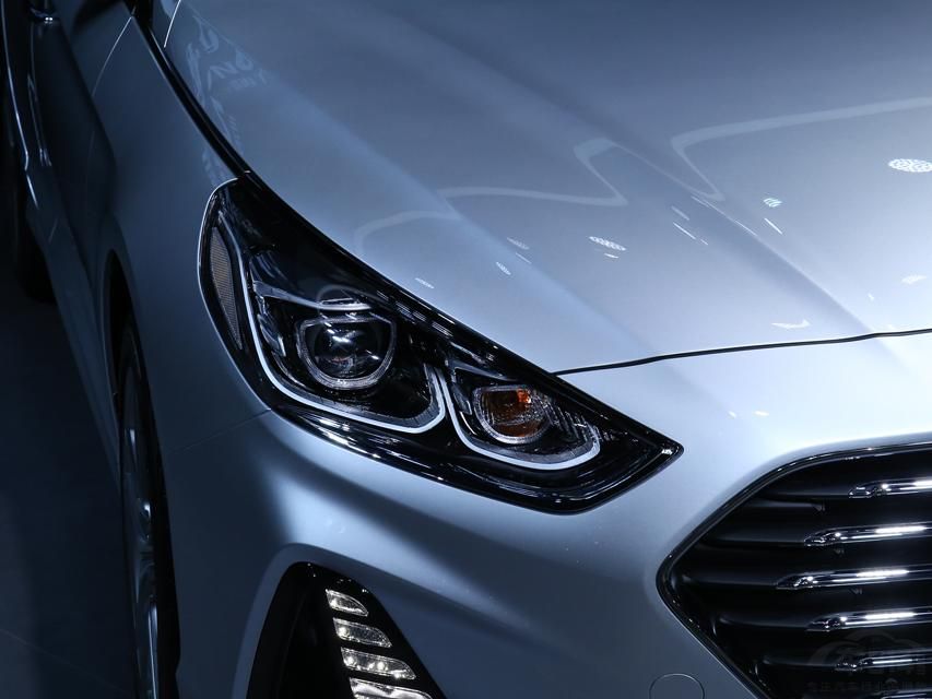 ��ͷ�ײ���LED�ռ��г�����ԭ�ȵĺ���ʽ��Ϊ������ʽ��ơ�