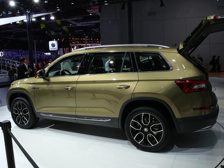 �����������ϣ���һ��Ҳ�����������䳵�������ճ��õõ��Ĺ��������У�����CarPlay���ֱ�ݵ��ֻ�����ϵͳ��ʹ���ϱȽ�˳�ġ�