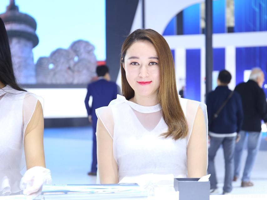 һϮ��ȹ���ƹ�һӳ������Ȼ���⡣