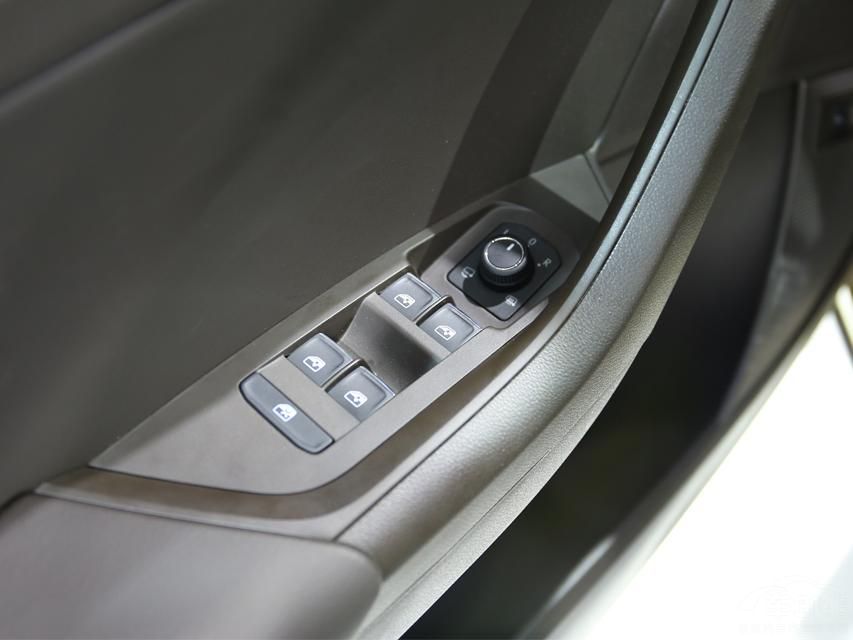 ����������������Ϭ���Ĵ�ƣ���������ֵ��ɫ���١�