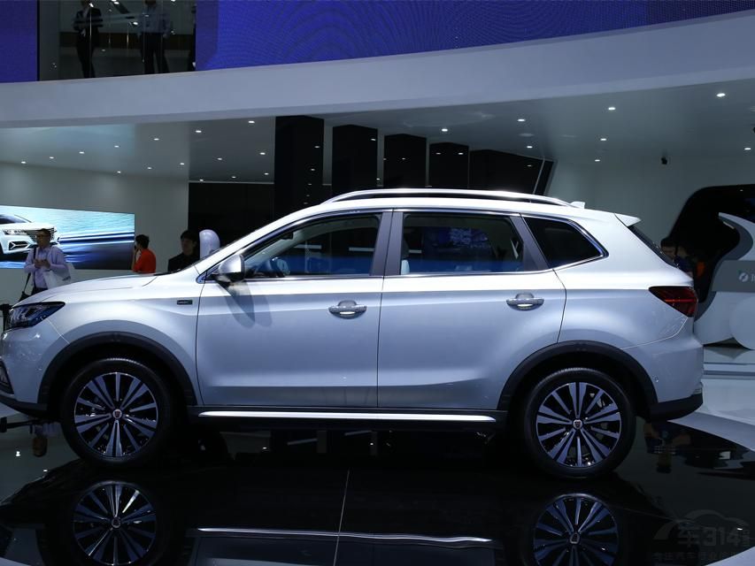 �п�̨10.4Ӣ����п�Һ����ʾ�������˴󲿷ֳ��ù��ܣ�����ʹ�������밢�Ｏ�ź����з���YunOSϵͳ��