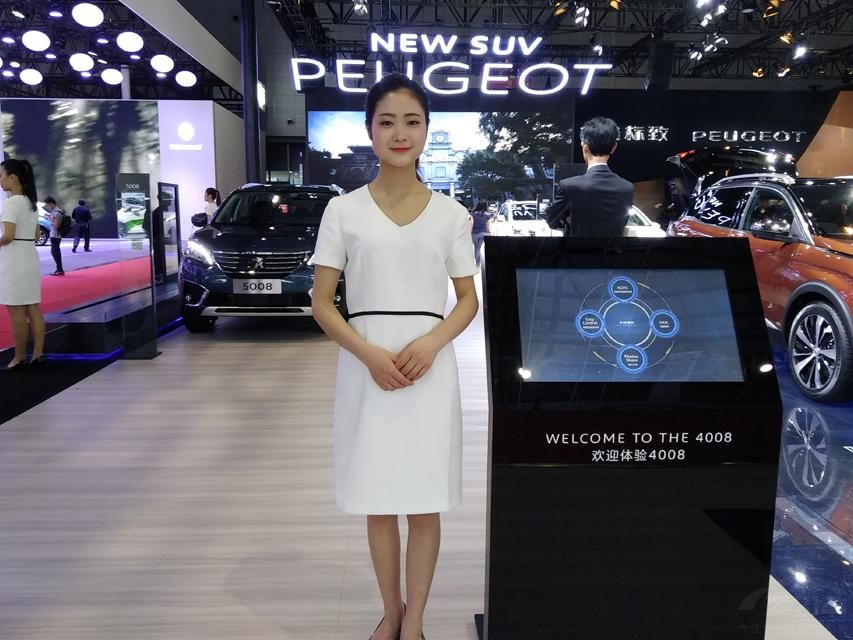 ����һͷ�ڷ�֮��,ȫ��ѩ��,�����������ס�