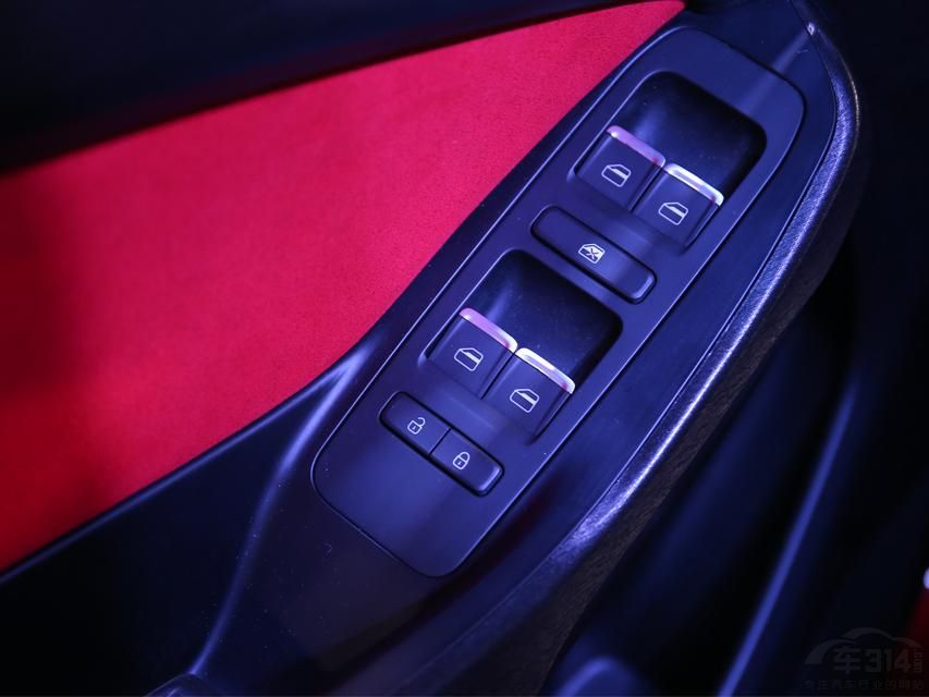 �³������䱸Ƥ�����Ρ�һ����������������ͣ���������α����ŵ��Լ��๦�ܷ����̵ȹ��ܡ�