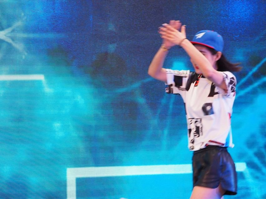 ������Ϻ���չ���������̫�࣬������ʽ����ĸ����³����������Ǵ���������Ȼû�г�ģ����������Ա�������Ĳ��񻰡�С����ʹ�Ŭ����Z17mini���������ǵ�Ů��־���㡣