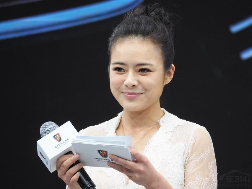 �Ը񲻹���������ʼ��չ¶�Ų��õ�Ц�ݡ�