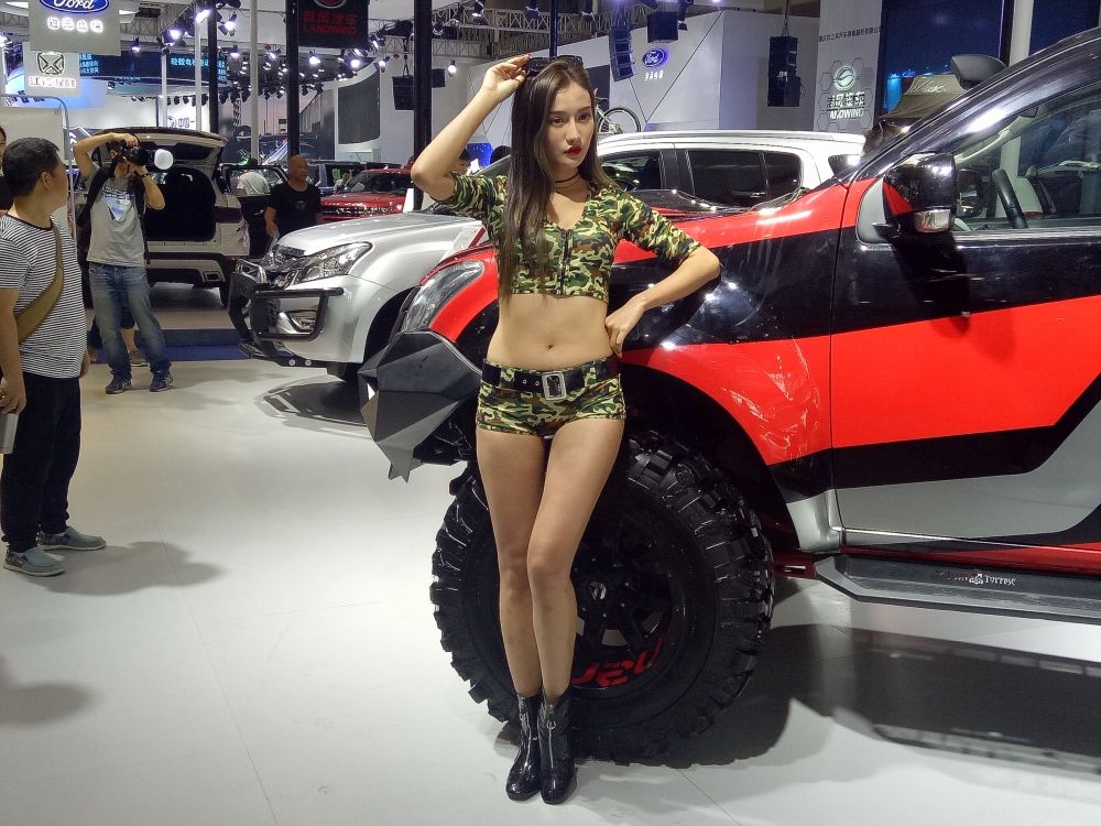 ǰɫСʮmu-XȳҲʼʽӲSUV򣬡ȥμҵ캽Աɺã