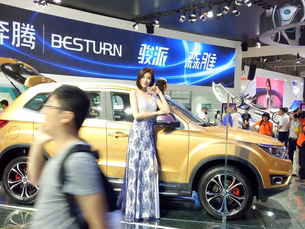 ŮѸһȣǡ·˼ܲܲʱҾͷ߹СʾΡ