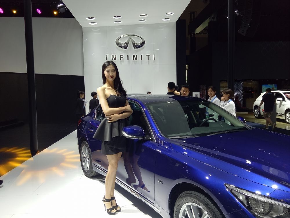 Ůɢ˫ֻţ۾΢Цֱ㣬²ء