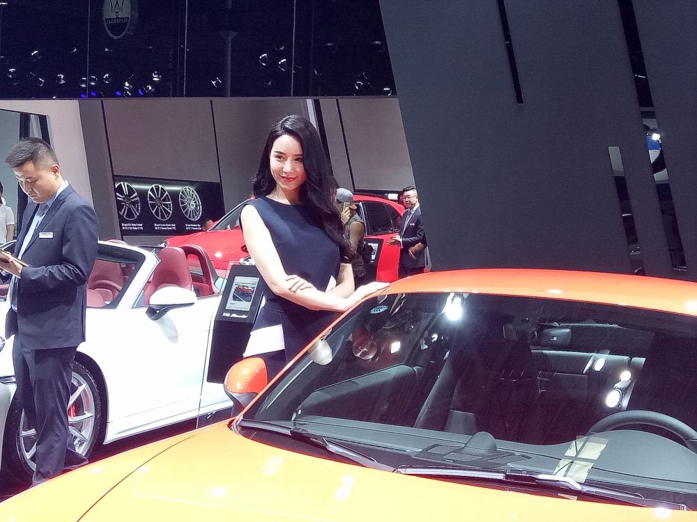 бӣԸڶɢŮ㣬ܲܵأ