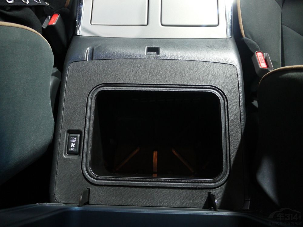 ߴ緽棬;4.0LͺŵĳΪ5165*1995*1955mmΪ3075mm5.6LͺŵĳߴΪ5164*1999*1955mm,Ϊ3074mm