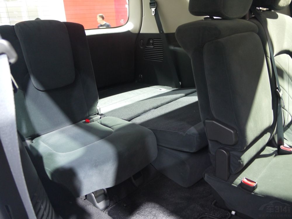 ϣ4.0LͺŲ5.6L͵ĶԳʽп̨ͣ䣬ͺȡƤľװΰȲϣԳΪ