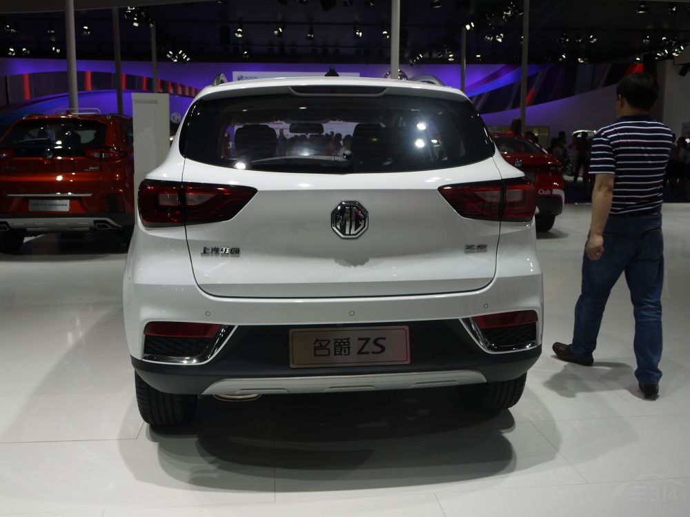 ZSĳռֽϿ180cmʻͷռԼΪ4ָʱȲռ仹1ȭ3ָĸ