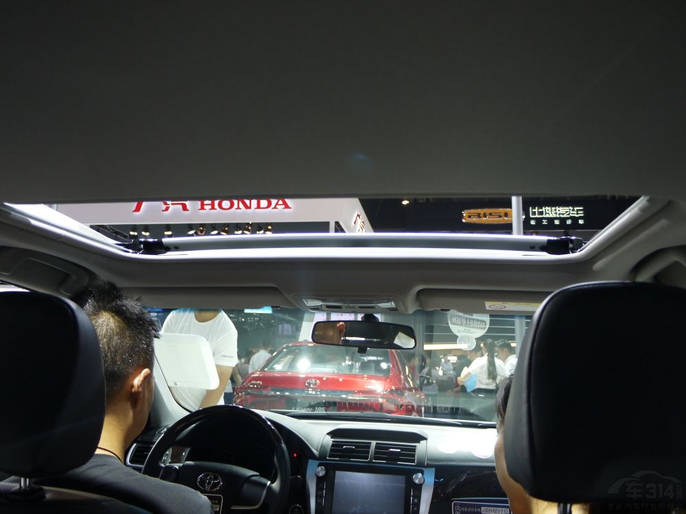 Toyota Smart StopܽͣϵͳƷƵͣӦٶȿ죬0.5뼴⣬ڷֹͣ״̬ϵͳжϣյϵͳɳ䣬֤õԡ