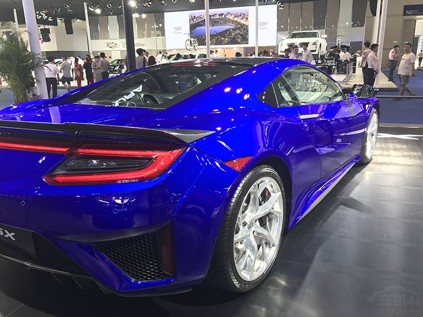 ȫکNSXʹһ̨3.5L V6˫ѹǿĻ춯ϵͳʹȫNSXۺʴﵽ573ŤΪ645ţףƥȫµ9˫ϱ䡣