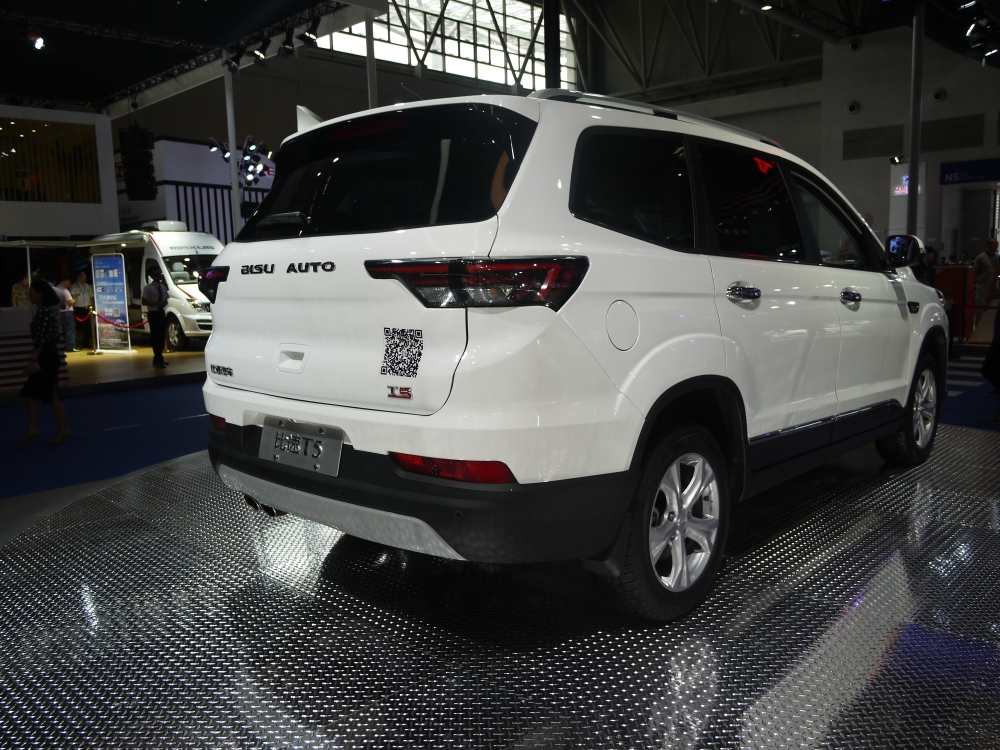 ߴ粿֣³ĳ߷ֱΪ471518301780mmΪ2760mmλSUV