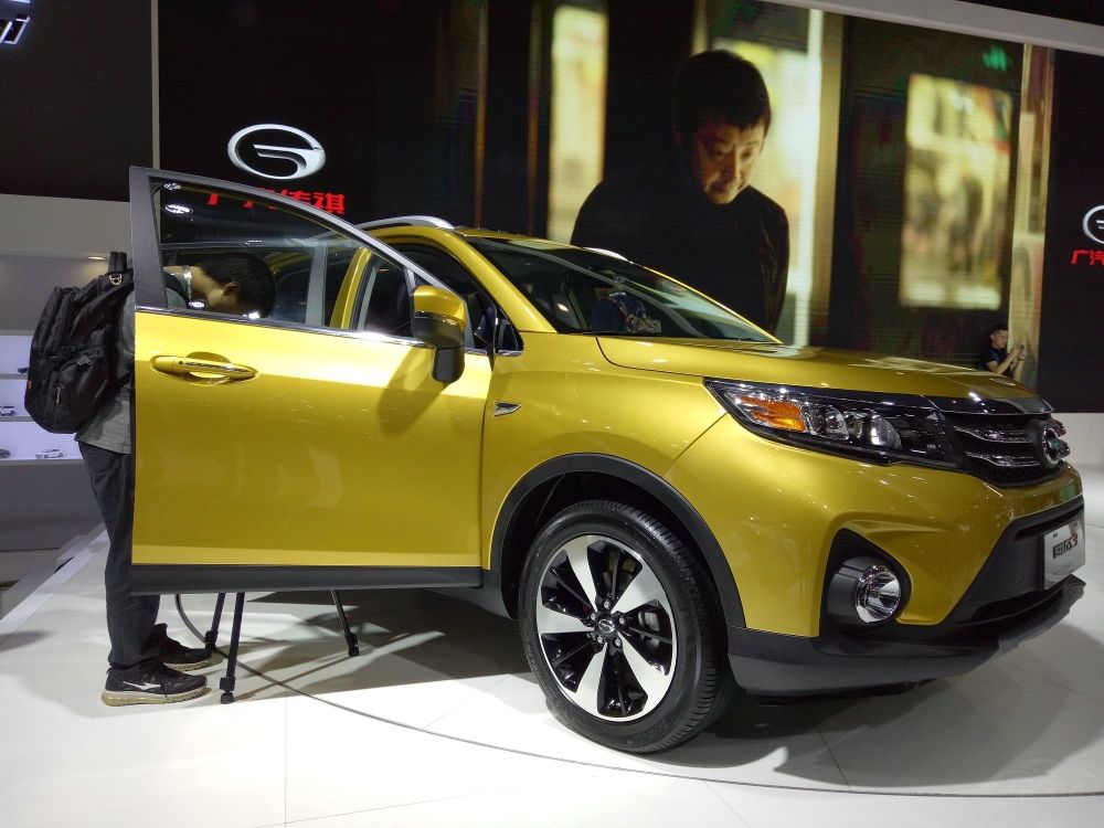 ǰʹ±عԴ͸䱸LEDռгƣȥȽ϶С