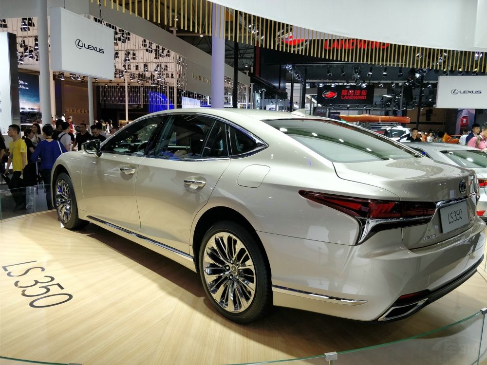 ׿˹LS350ǰLS500/LS500hһ£񣬲µķĴƵǰդʮ㡣