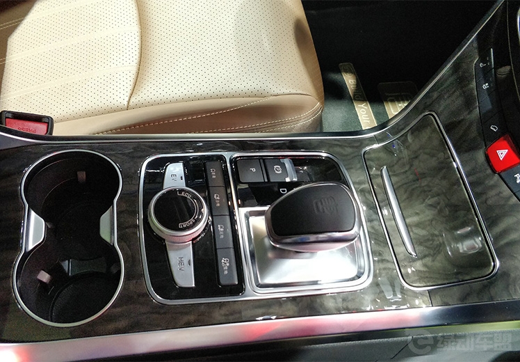 LOGOΪ֡ơп̨ýϵͳΪCarpad׿ϵͳ10.1ӢĻ