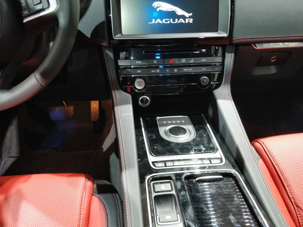 ȫ½ݱF-PACEṩ棨2.0T+AWD/RWDR-SPORT˶棨2.0T/3.0T+AWDԼһSܰ棨3.0T+AWDѡ