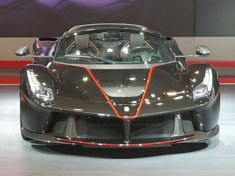 LaFerrari ApertaLaFerrariص㣬̼άšṹ壬ȷȻͬʱﵽ빦ʵԵںϡ