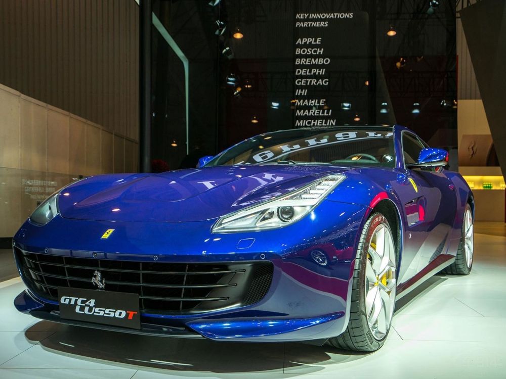 Ferrari GTC4Lusso TȥݳչʽУԾƷʷ׿V8ѹ˶ܳ˸ȫһļʻܡ