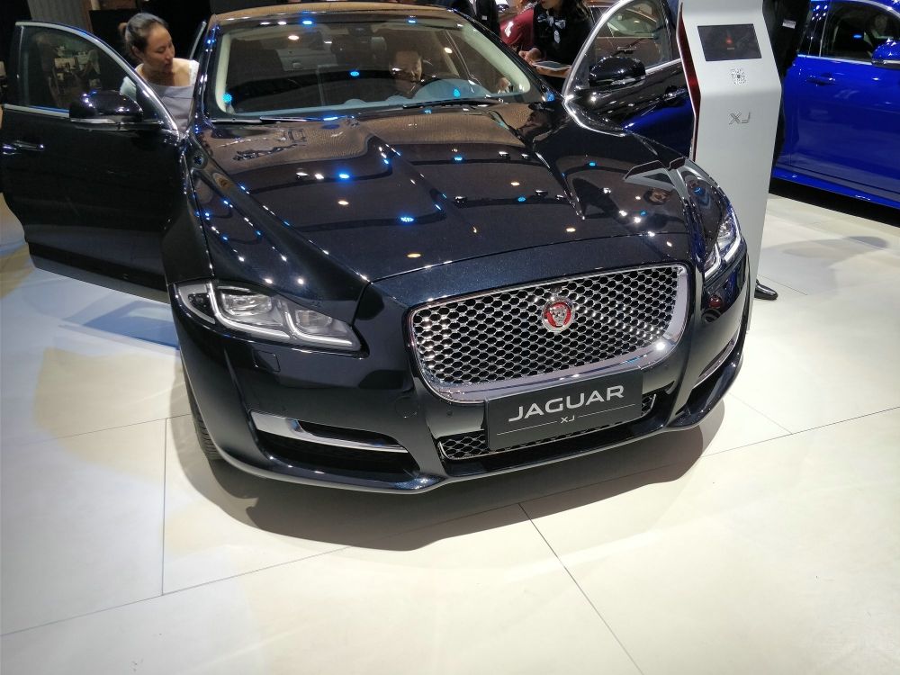 XJǰոĸդҶƬƣڲλû˶ƸװΡͬʱ³ʽLEDơ