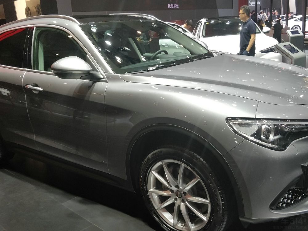 ŷ׿SUV͡Stelvio³ǼʽƷ񣬿ȥһγ