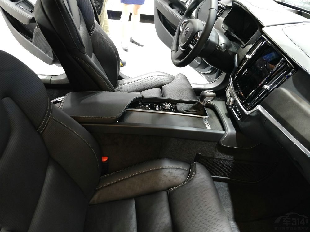 NappaƤΣʵľװΰ壬ԼͨȰĦΣȫҺǱԼȫȫãһľıΤ죬V90 CC˵ĵط