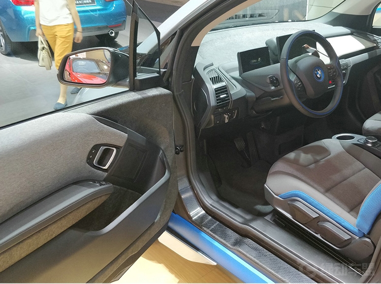 BMW i3ͣۺͺΪ0.6/0.6L /100kmۺϺĵ11.3/13.5kWh/100kmCO2 ۺŷ12/13g/km