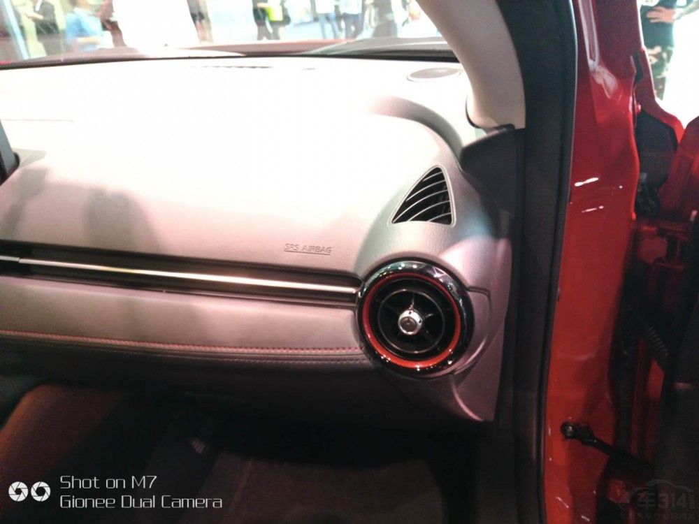 ڰ׺ɫԼԳƵĿյڣʮ㡣