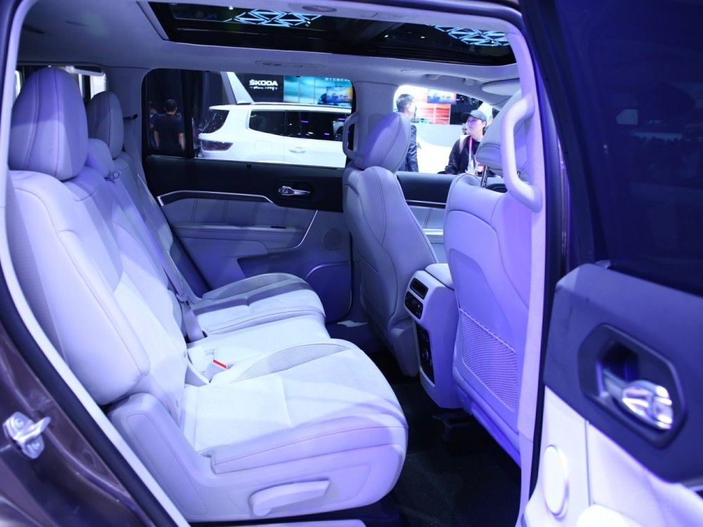 ⣬Jeepָӹи䳵ͻһϵͳṩԶ˶ѩغɳģʽѡ