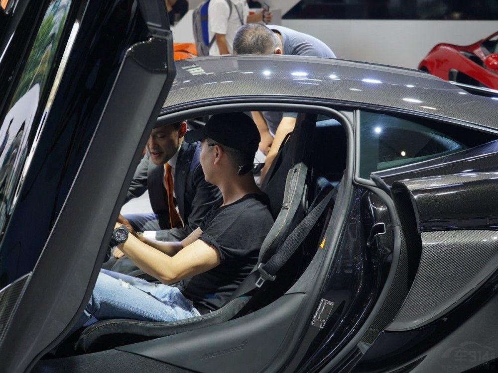 ³ٹٽ2.8룬8.20200km/ḥȷ488 GTBҪ0.2롣