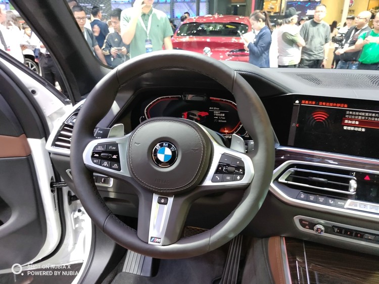 һᵽƷƣ뵽ľˮĲٿܣʹX5дSUVûзŹX5ǱƷƵ콢SUVͬʱҲ׿SUVƷ1999굮ڵĵĴͣѾȹڰ򼶺SUVгеĵλ