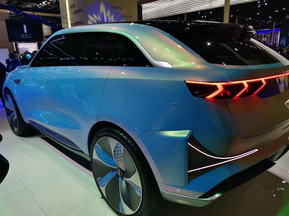 WEY-X�����Ϊһ��綯����ǰ��˫�����ƣ��ۺ������185kW���ٹ�����ٽ���4.6�룬�����������������̴ﵽ530km��