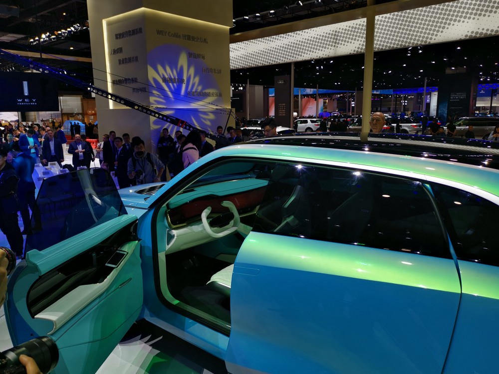 ���ڲ���ɫ�ϣ��³�ײɫ��ƣ������������˸߼��С�